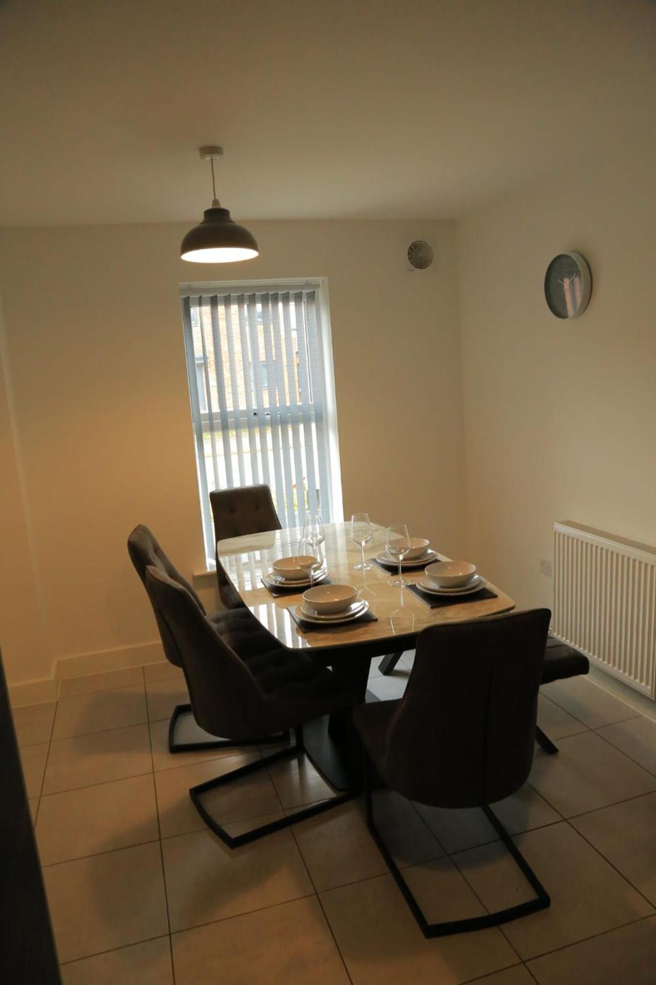 Beautiful New Family Home Leeds  Eksteriør bilde