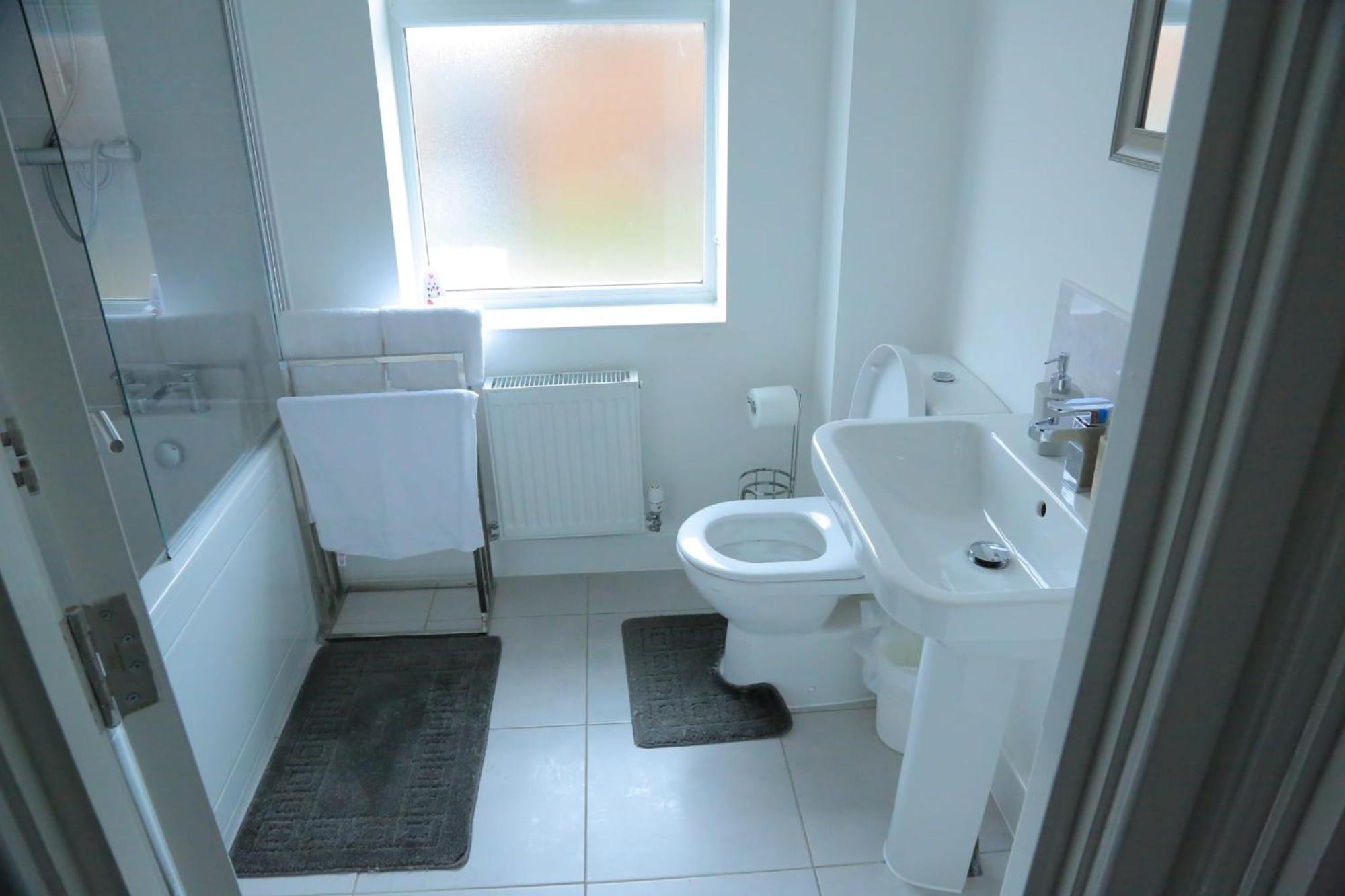 Beautiful New Family Home Leeds  Eksteriør bilde